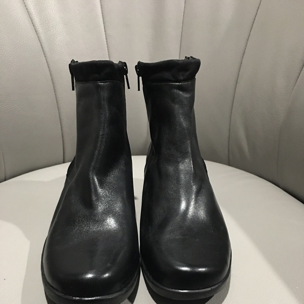 Easy Spirit Black leather ankle boot